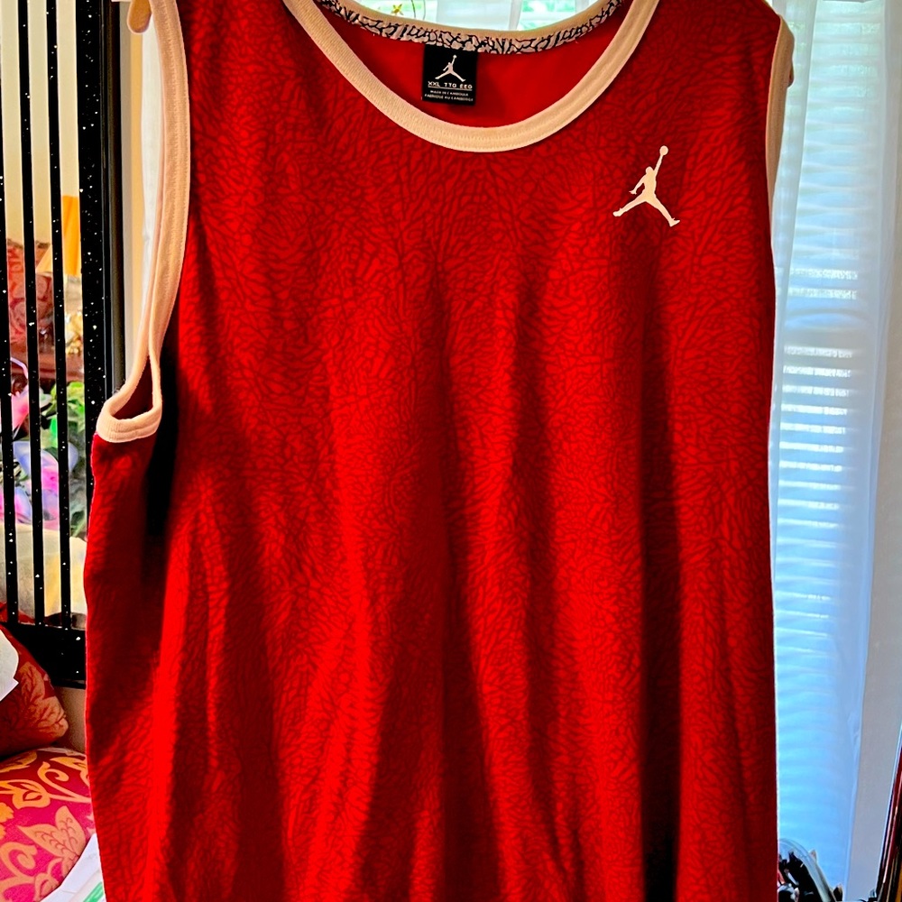 Nike/Jordan top